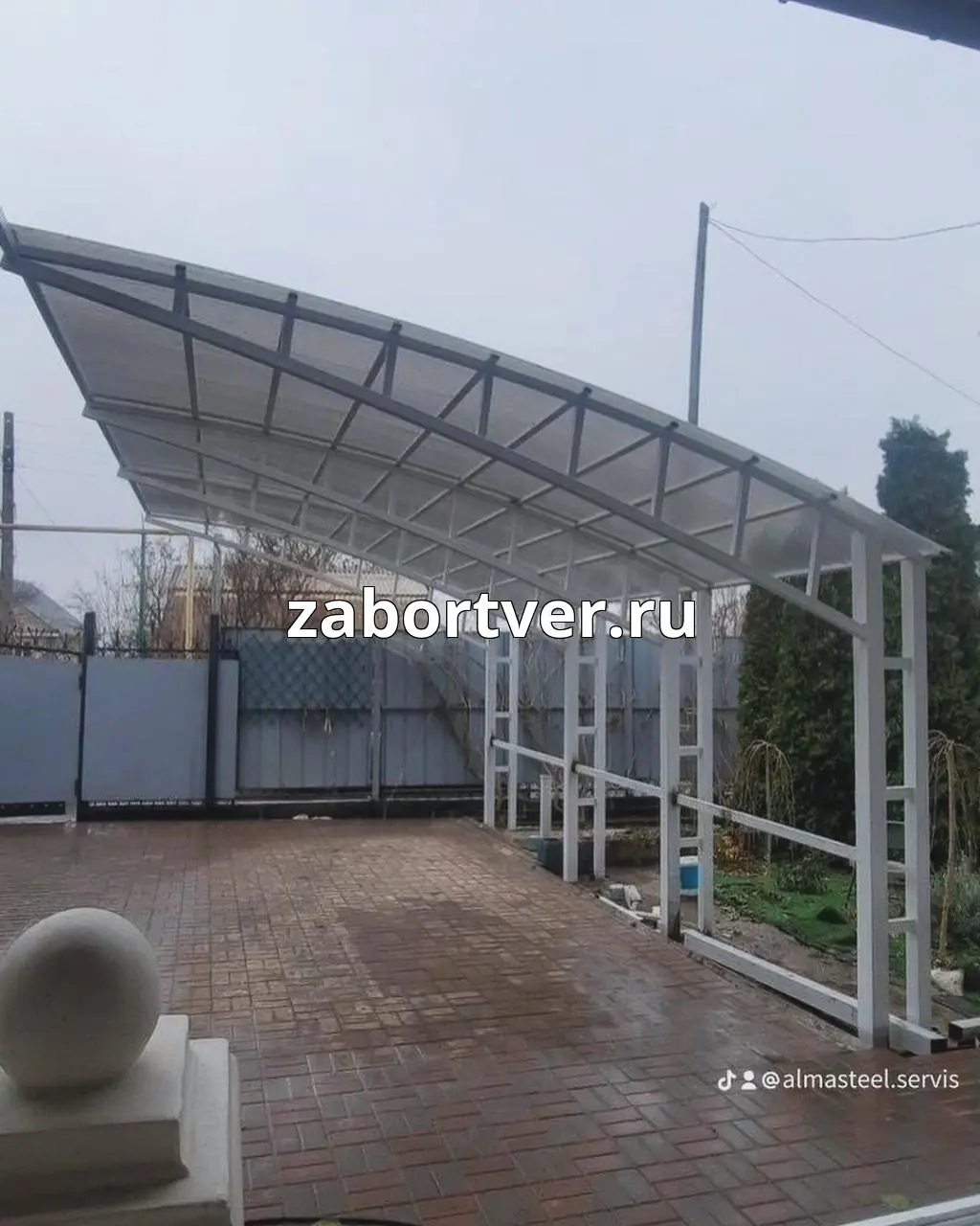 **Навес для автомобиля на участок в Твери: Закажите изготовление и установку под ключ**